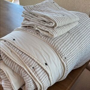 Hearth & Hand King Quilt & 2 King Shams